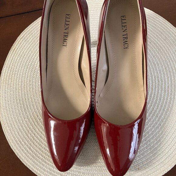 Ellen Tracey Red Pumps - Picture 2 of 8